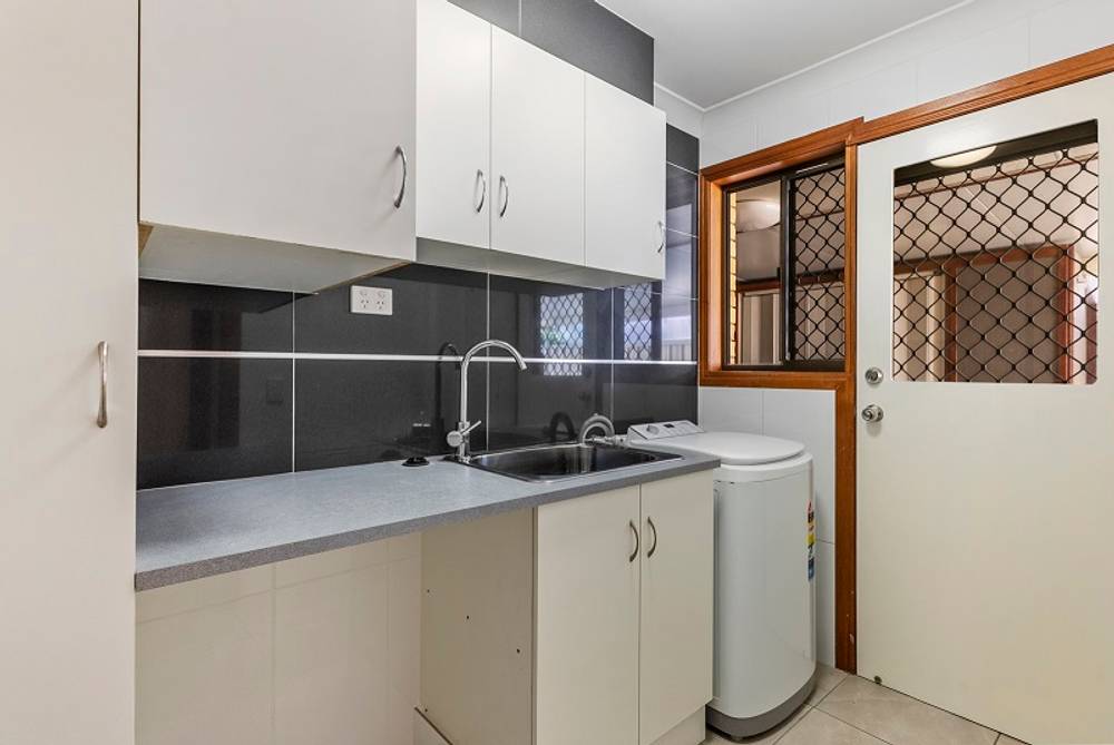 2/8  Maiala Close, Paradise Point, QLD 4216