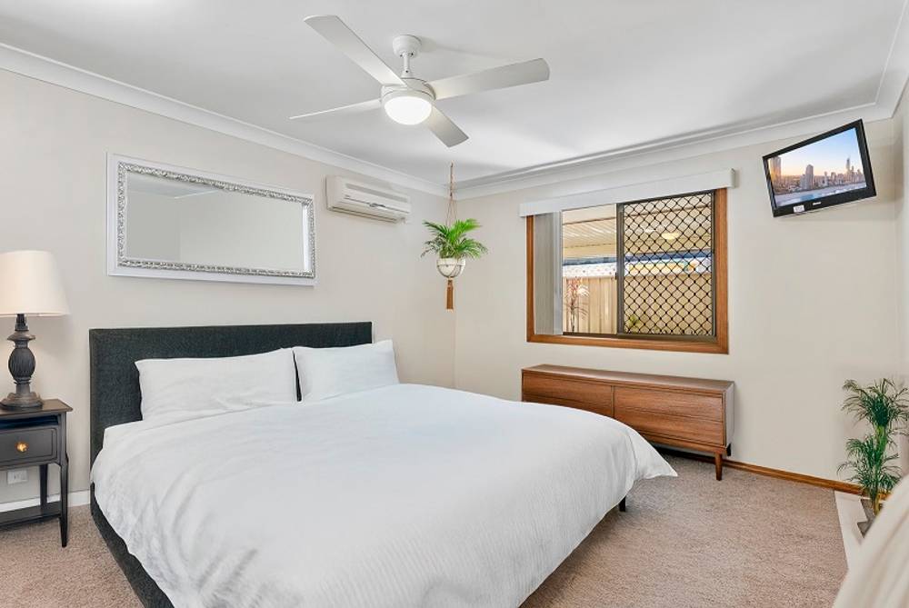 2/8  Maiala Close, Paradise Point, QLD 4216