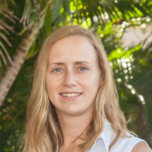 Amanda Woosnam  Agent