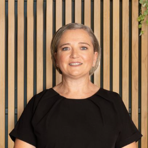 Leonie van Rooyen  Agent