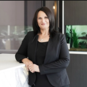 Betty Mitkovska  Agent