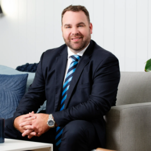 Simon Petrie  Agent