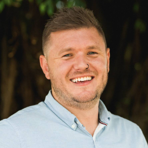 Chris Sullivan  Agent