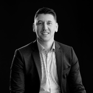 Mladen Djuric   Agent