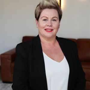 Lisa Moore  Agent