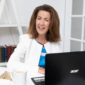 Janet Bennett  Agent