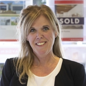 JENNY DRIES  Agent