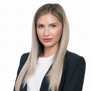 Chloe Poliwka  Agent