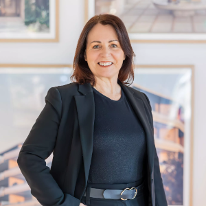 Lisa Cox  Agent