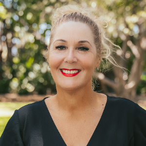 Coralie MacDonald  Agent