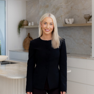 Emma Rowe  Agent