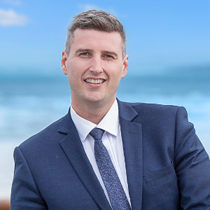 Luke McQualter  Agent
