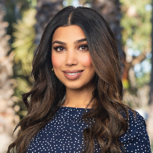 Mahima Kapoor  Agent