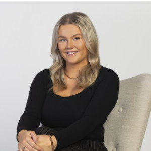 Jade Larrieu  Agent