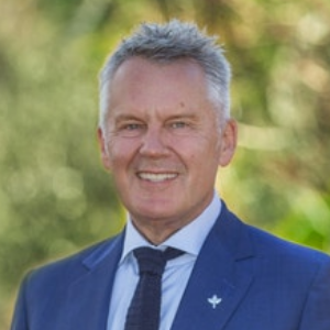 Andrew Macmillan  Agent
