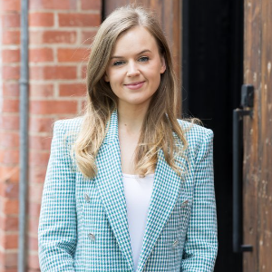 Margot Holt  Agent