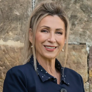 Penny Kiprovski  Agent