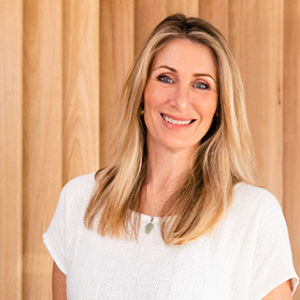 Lainie Bracher  Agent