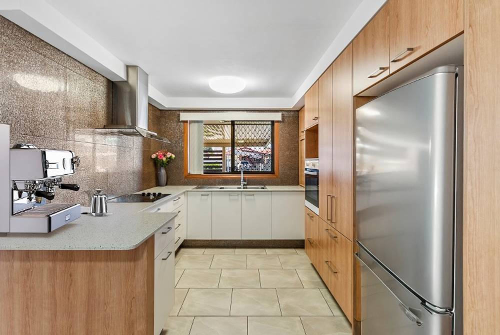 2/8  Maiala Close, Paradise Point, QLD 4216