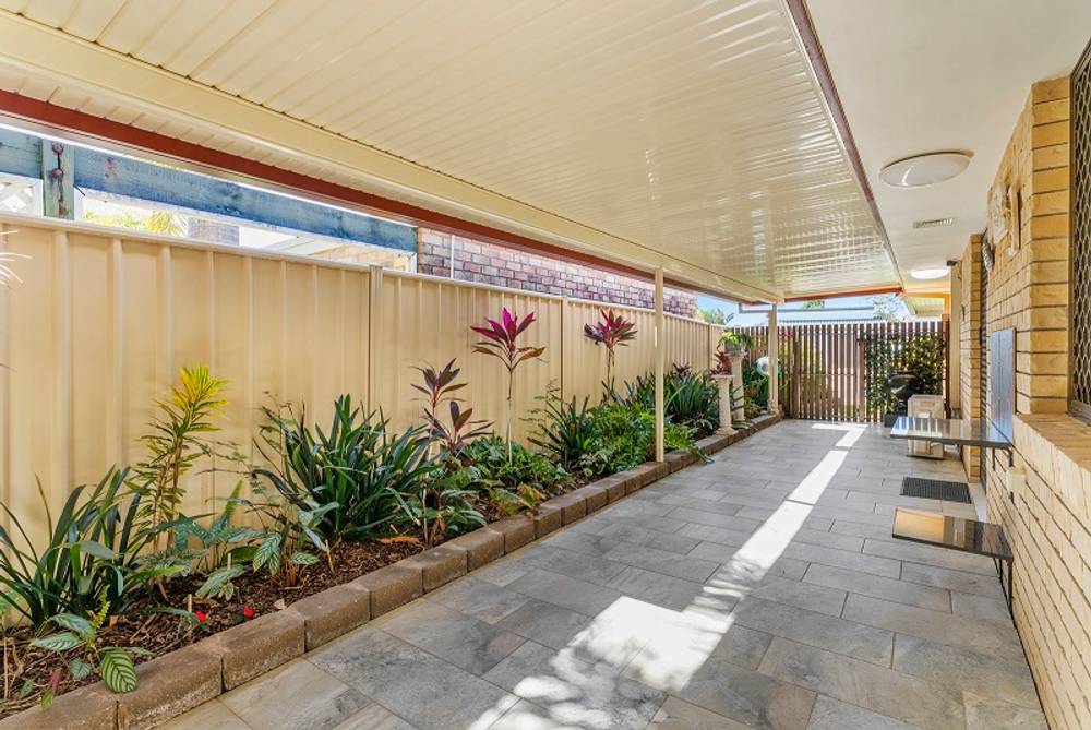 2/8  Maiala Close, Paradise Point, QLD 4216