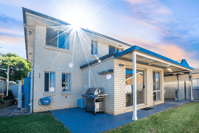 118 Tamworth Crescent, HOXTON PARK, NSW 2171