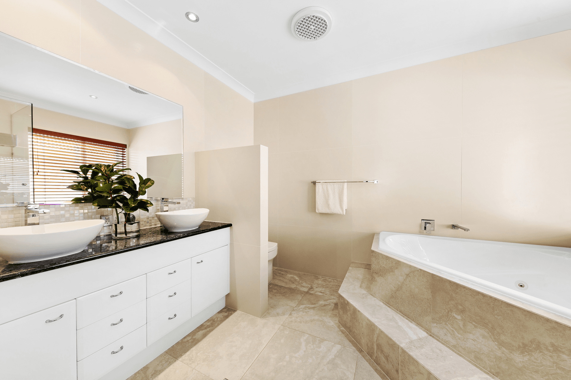 24 Regatta Circuit, Noosaville, QLD 4566