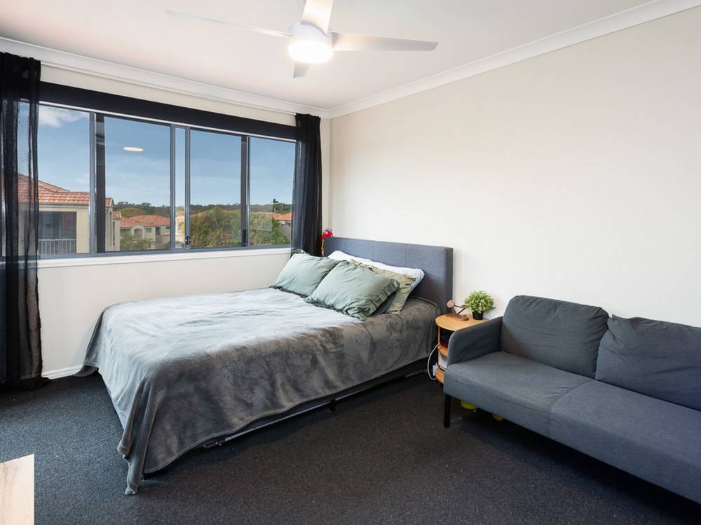 19/1 Santa Isobel Boulevard, Pacific Pines, QLD 4211