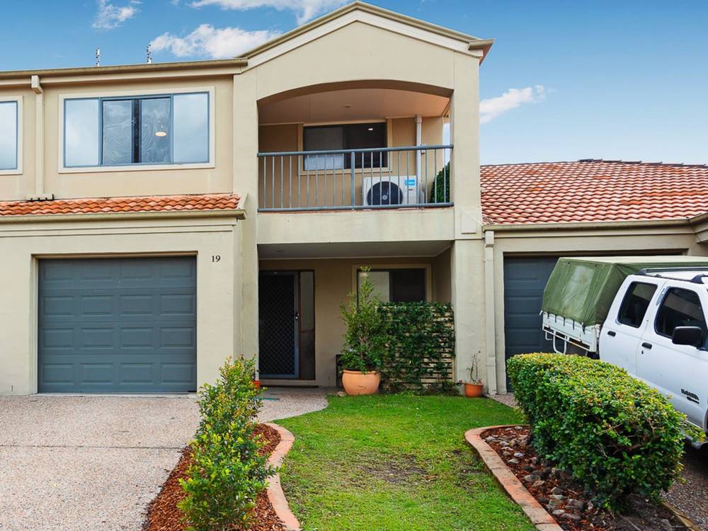 19/1 Santa Isobel Boulevard, Pacific Pines, QLD 4211