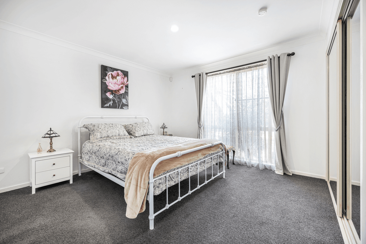 98 Lemon Gums Drive, TAMWORTH, NSW 2340