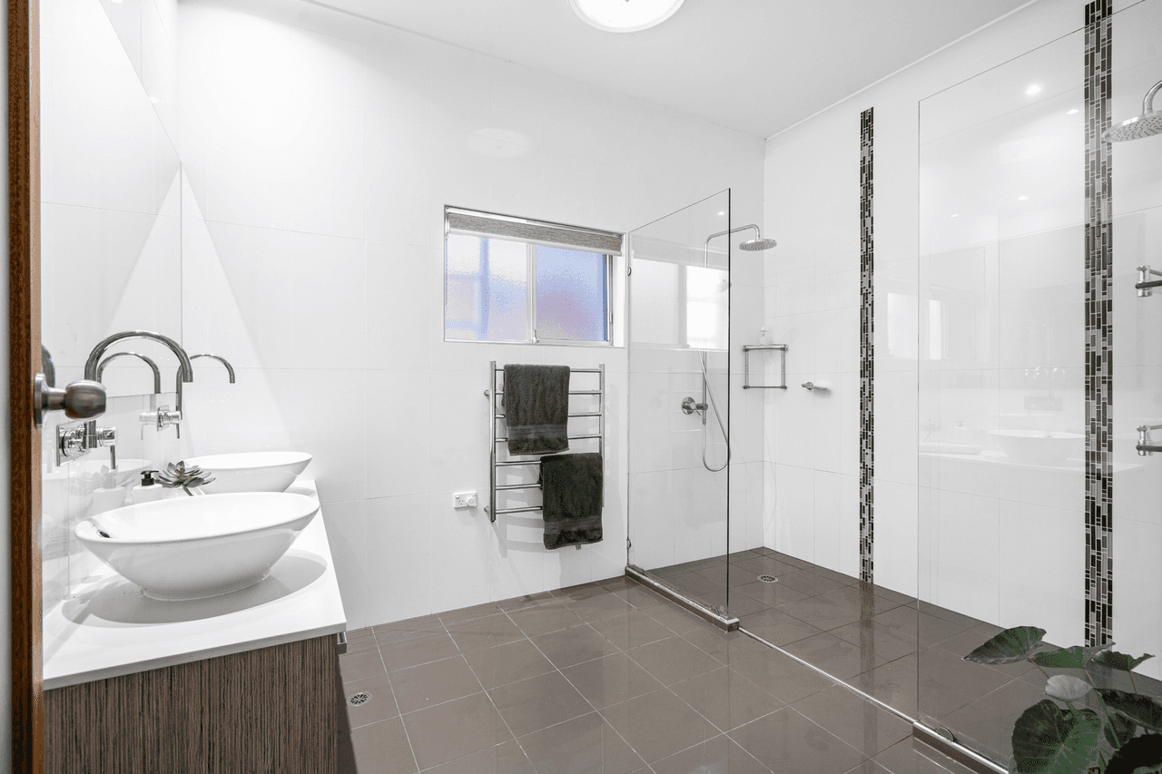 25 Wolsey Parade, Wynnum, QLD 4178