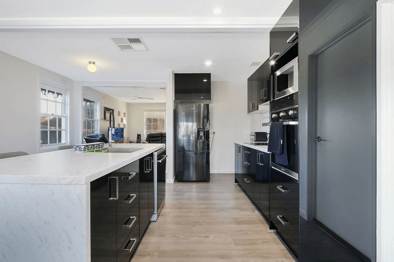 281 Cheyenne Drive, LAVINGTON, NSW 2641