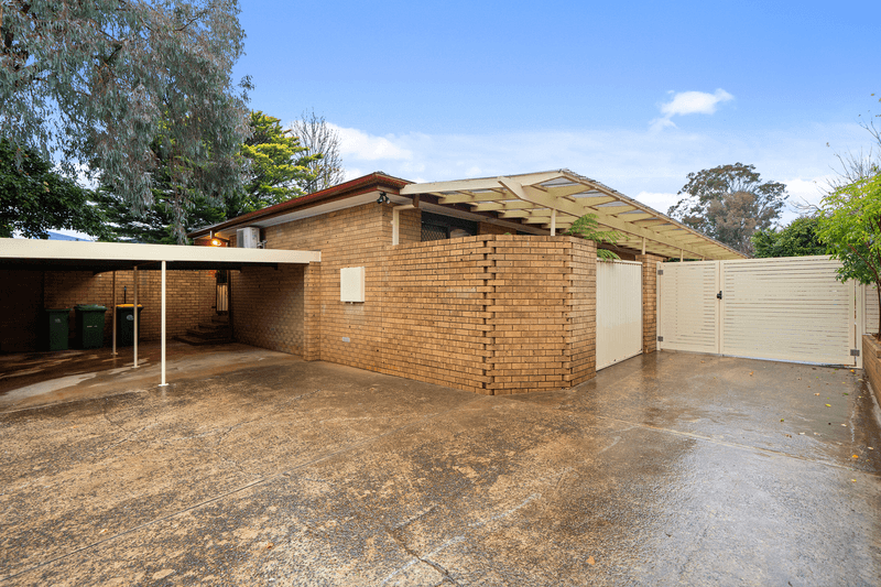 2/1 Greenbank Avenue, KARABAR, NSW 2620