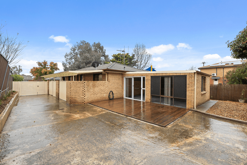 2/1 Greenbank Avenue, KARABAR, NSW 2620