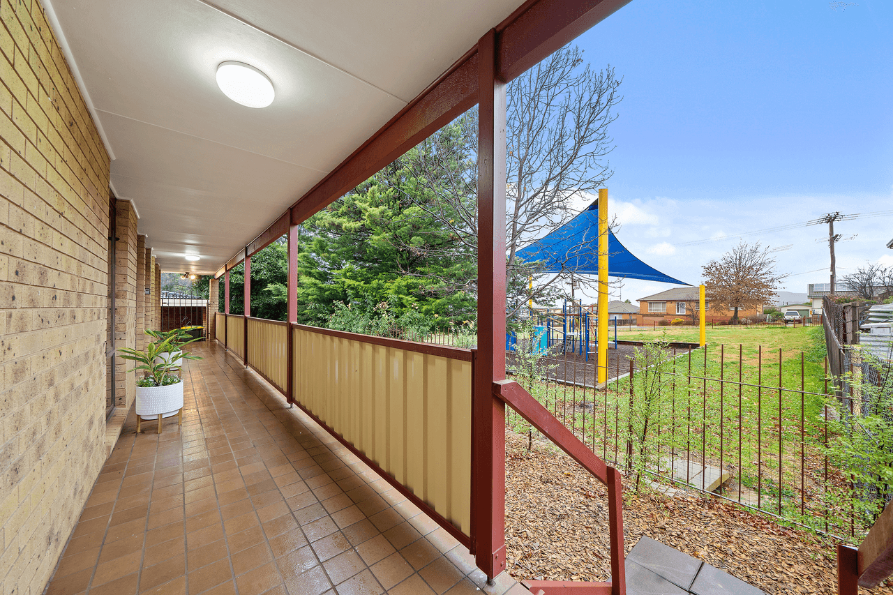 2/1 Greenbank Avenue, KARABAR, NSW 2620