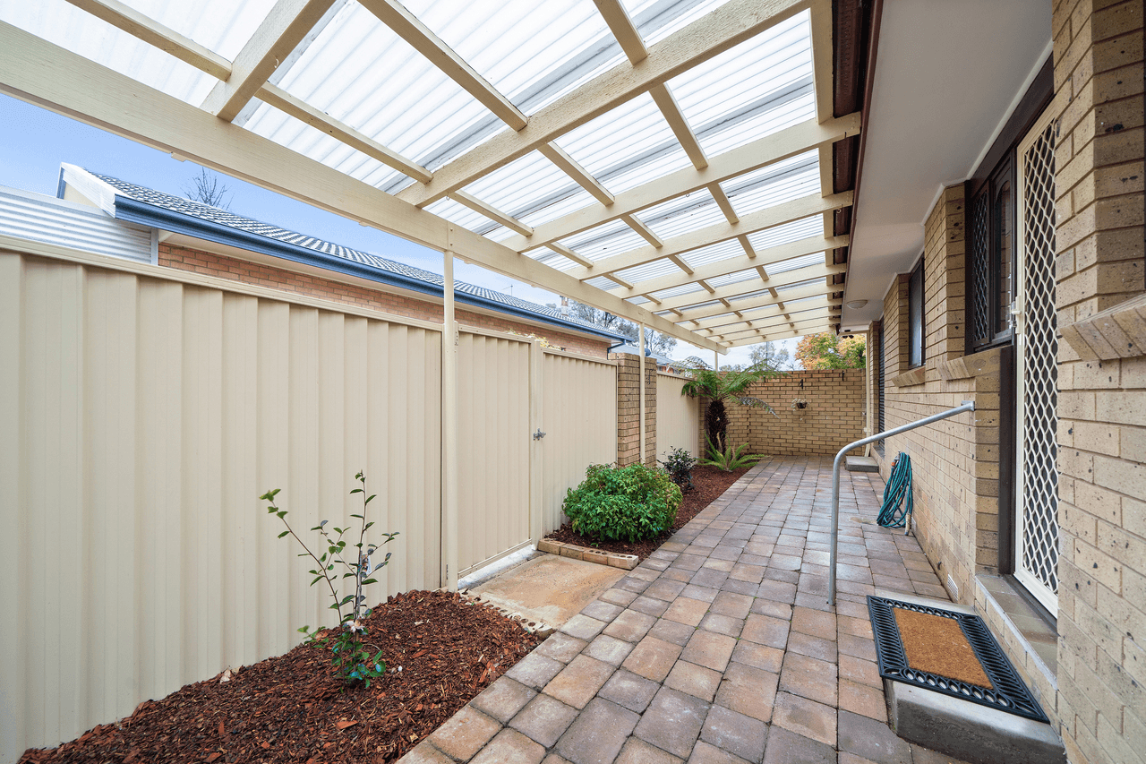 2/1 Greenbank Avenue, KARABAR, NSW 2620