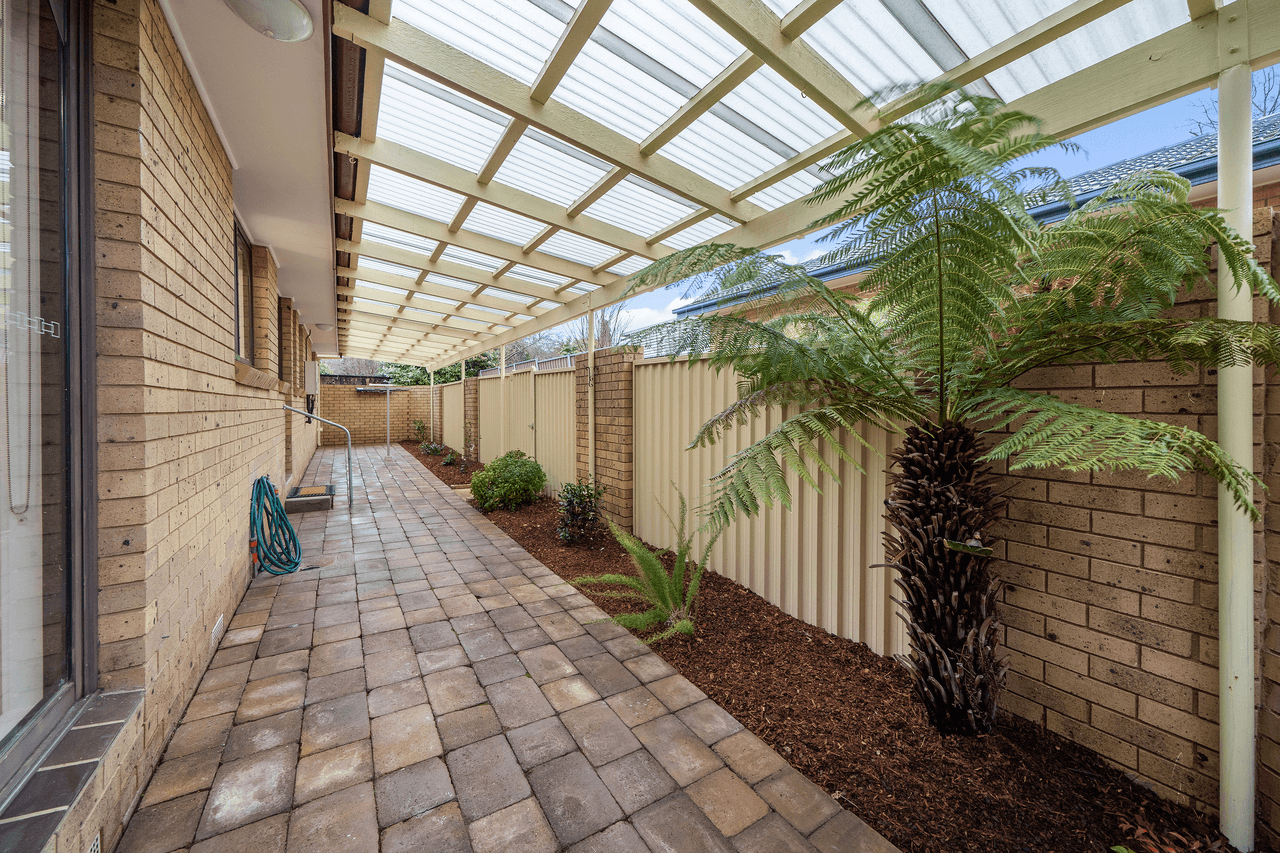 2/1 Greenbank Avenue, KARABAR, NSW 2620