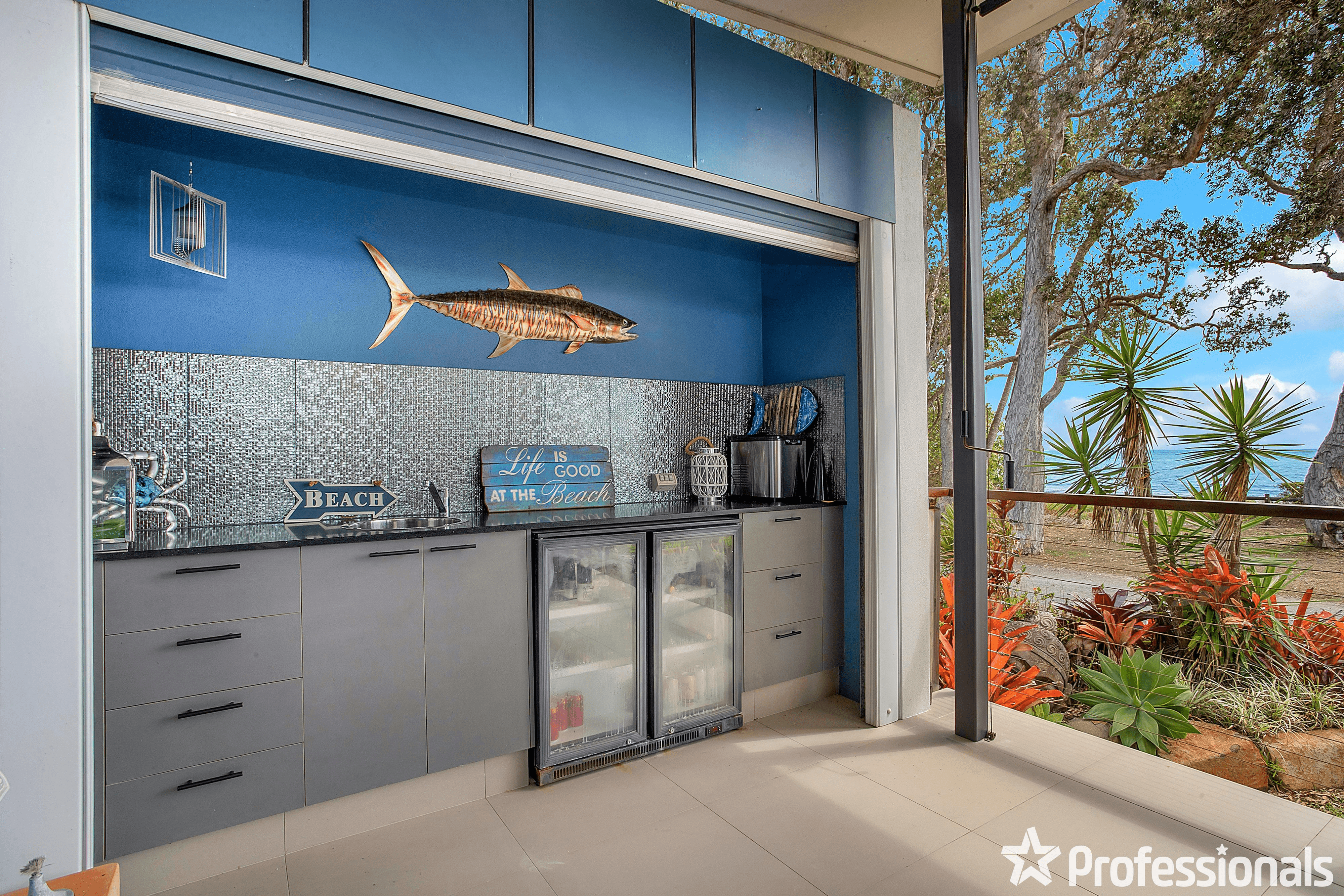 12 Ward Esplanade, BALL BAY, QLD 4741