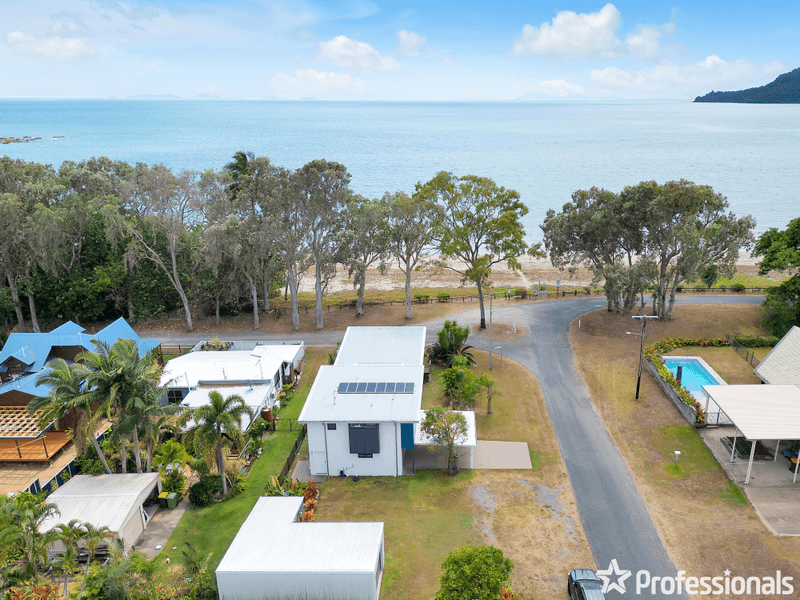 12 Ward Esplanade, BALL BAY, QLD 4741