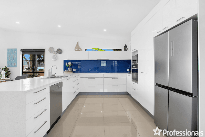 12 Ward Esplanade, BALL BAY, QLD 4741