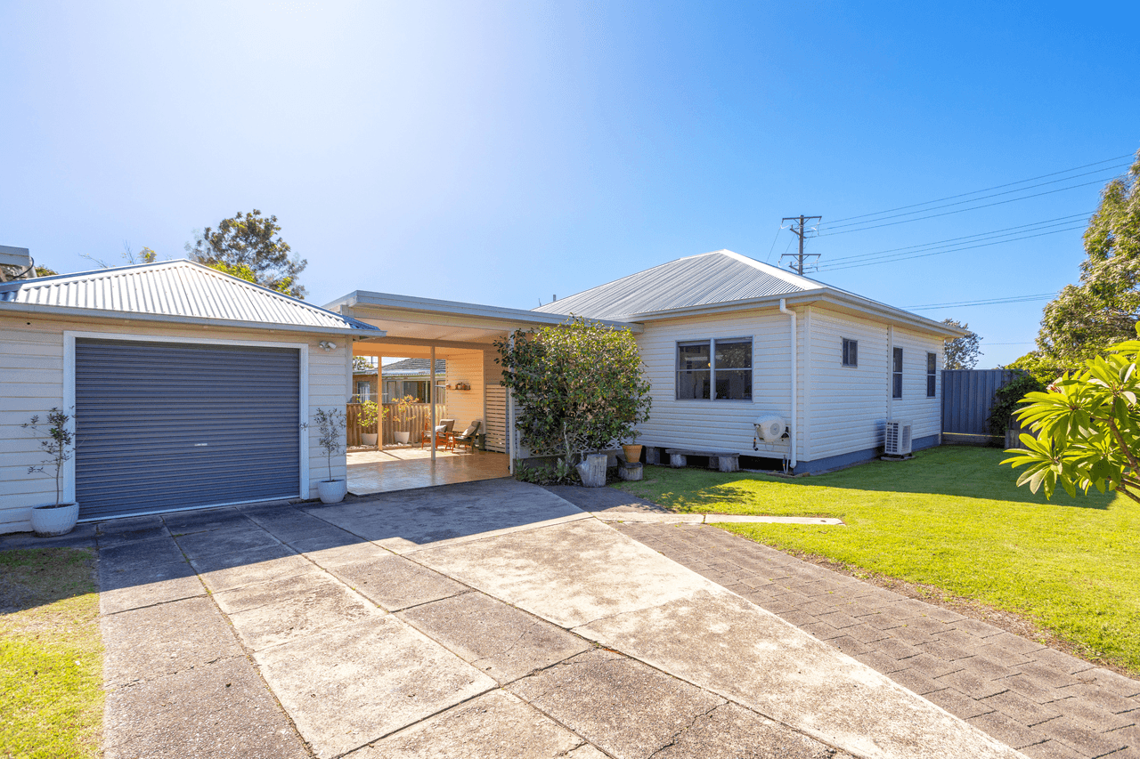 14 Wingham Road, TAREE, NSW 2430