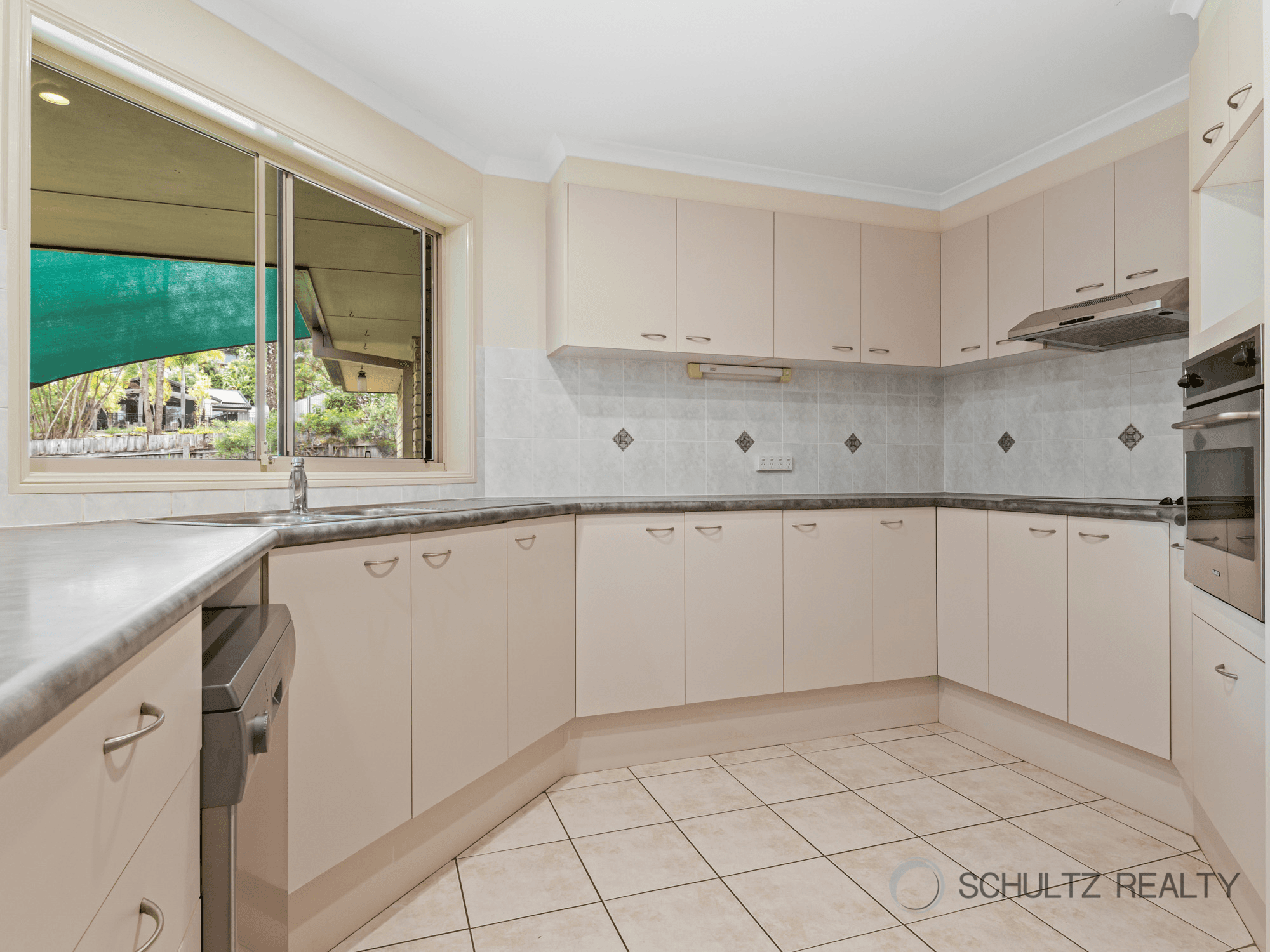 32 Johnson Parade, ORMEAU HILLS, QLD 4208