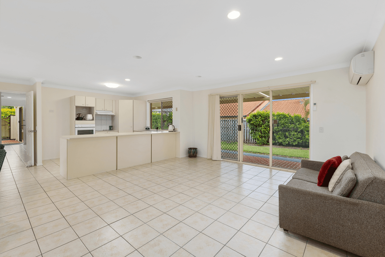 24 Samantha Street, WYNNUM WEST, QLD 4178