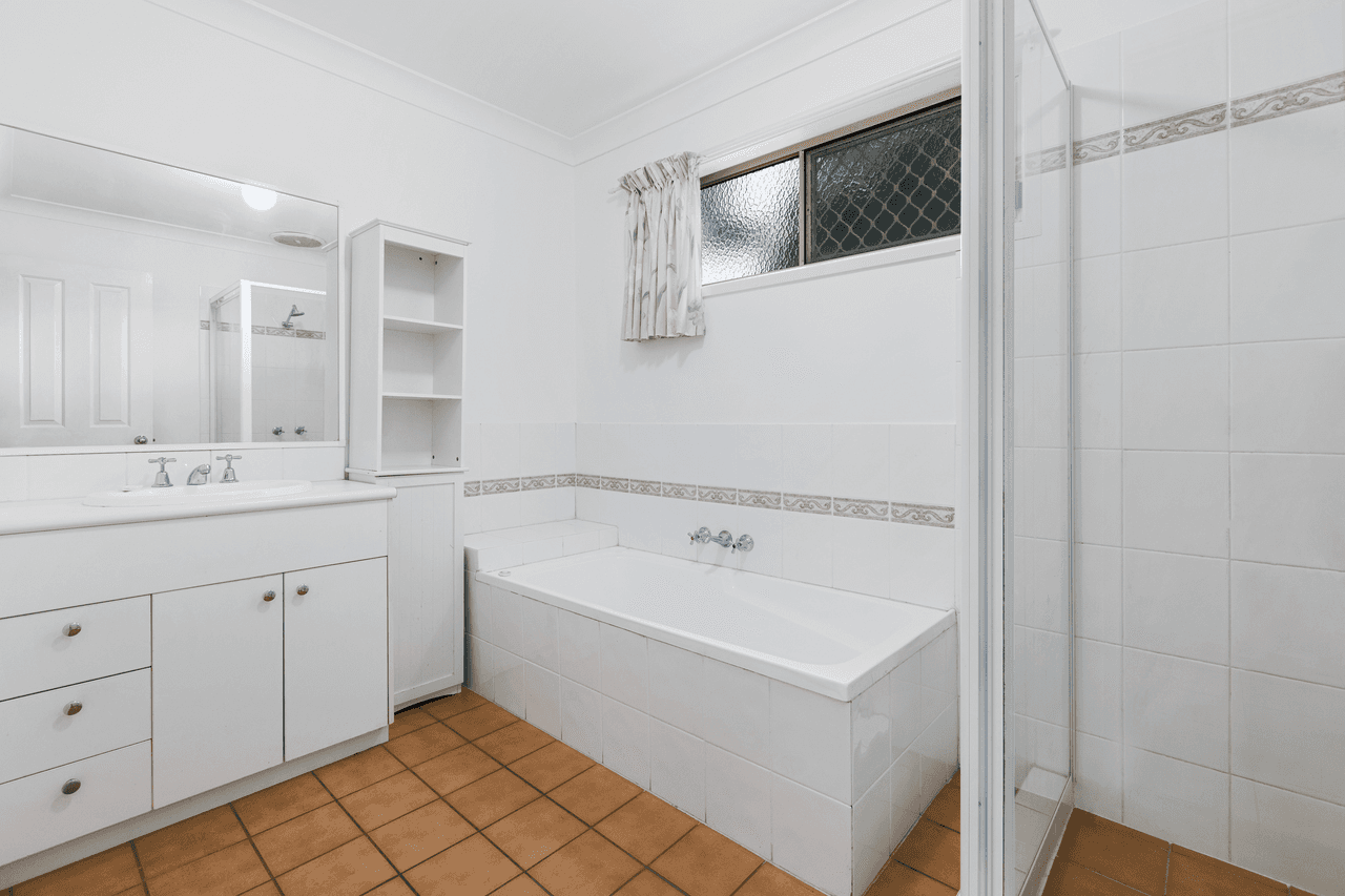 24 Samantha Street, WYNNUM WEST, QLD 4178