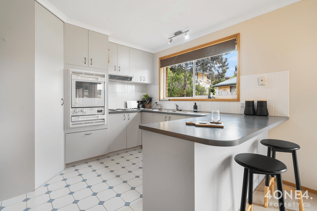 1/6 Yaizu Court, Lenah Valley, TAS 7008