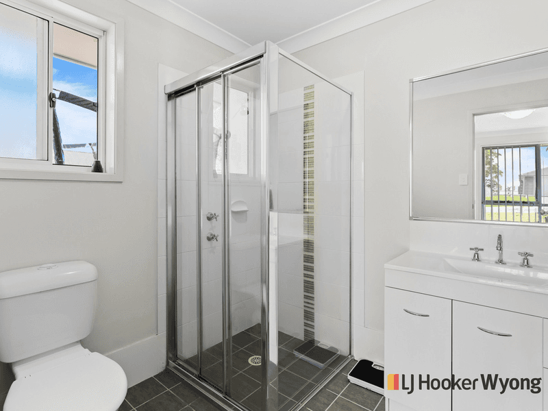 12 Chestnut Grove, WOONGARRAH, NSW 2259