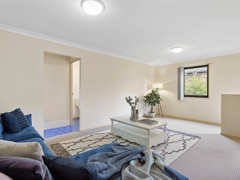 23 Estate Place, HOLLAND PARK WEST, QLD 4121