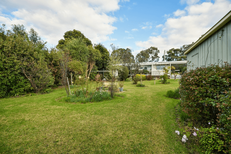 90 Newlands Dr, Paynesville, VIC 3880