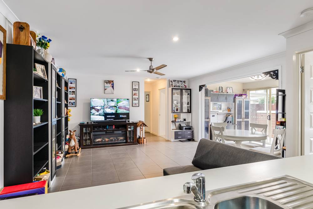 2/10-12 Montree Circuit, Kallangur, QLD 4503