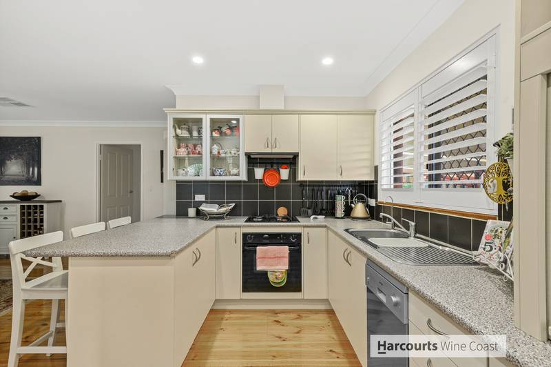 8 Passmore Avenue, PORT NOARLUNGA, SA 5167