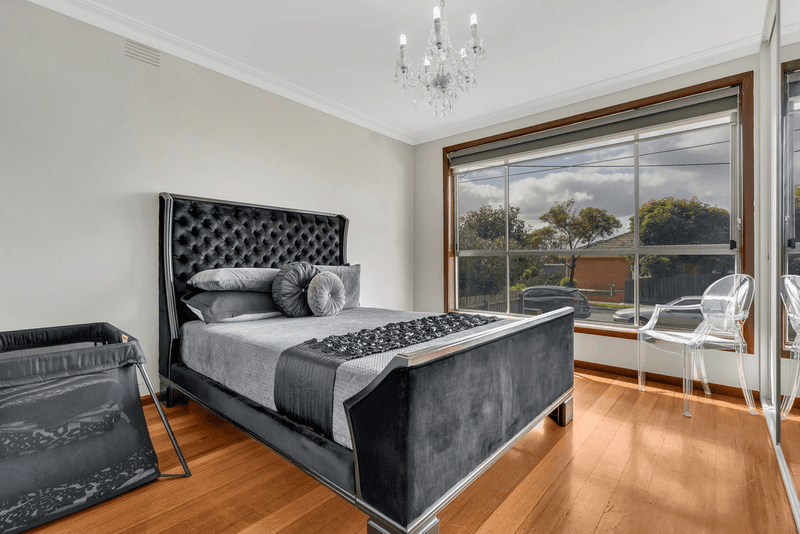 11 Chestnut Street, CAMPBELLFIELD, VIC 3061